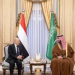 وزير الدفاع السعودي خلال لقائه رئيس المجلس الرئاسي اليمني وإعلانه عن حزمة الدعم السعودي