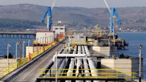 خط كركوك–جيهان: النفط يعيد رسم السياسة بين بغداد وأربيل وأنقرة