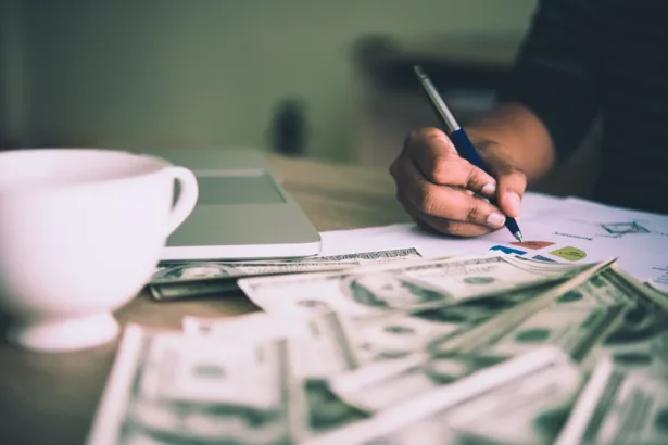 اقتصاد الاشتراك يحول نموذج الأعمال من بيع المنتجات والخدمات لمرة واحدة إلى تقديمها عبر اشتراكات دورية متجددة