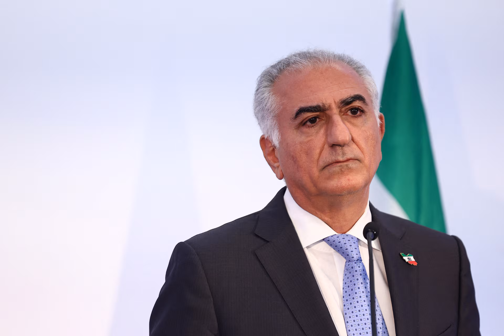 القصر والحوزة.. أبرز الفروقات بين حكمي الشاه والمرشد 24 رضا بهلوي نجل شاه إيران المقيم بالخارج يتطلع للعب دور مع تصاعد الاحتجاجات