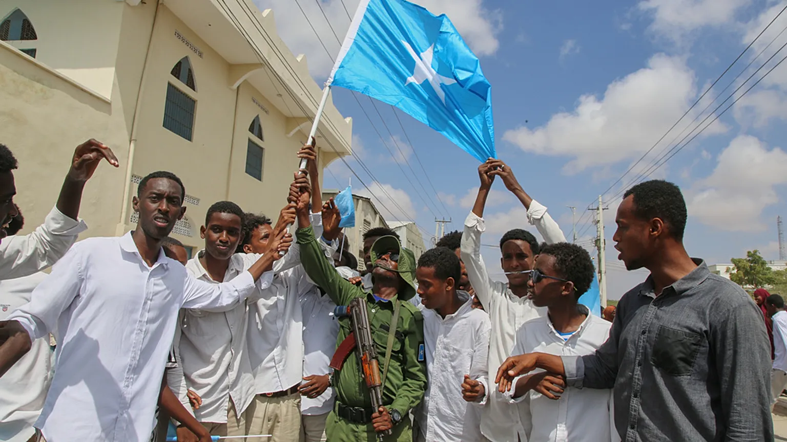 يشمل القرار جميع الاتفاقيات والشراكات المتعلقة بالموانئ الاستراتيجية