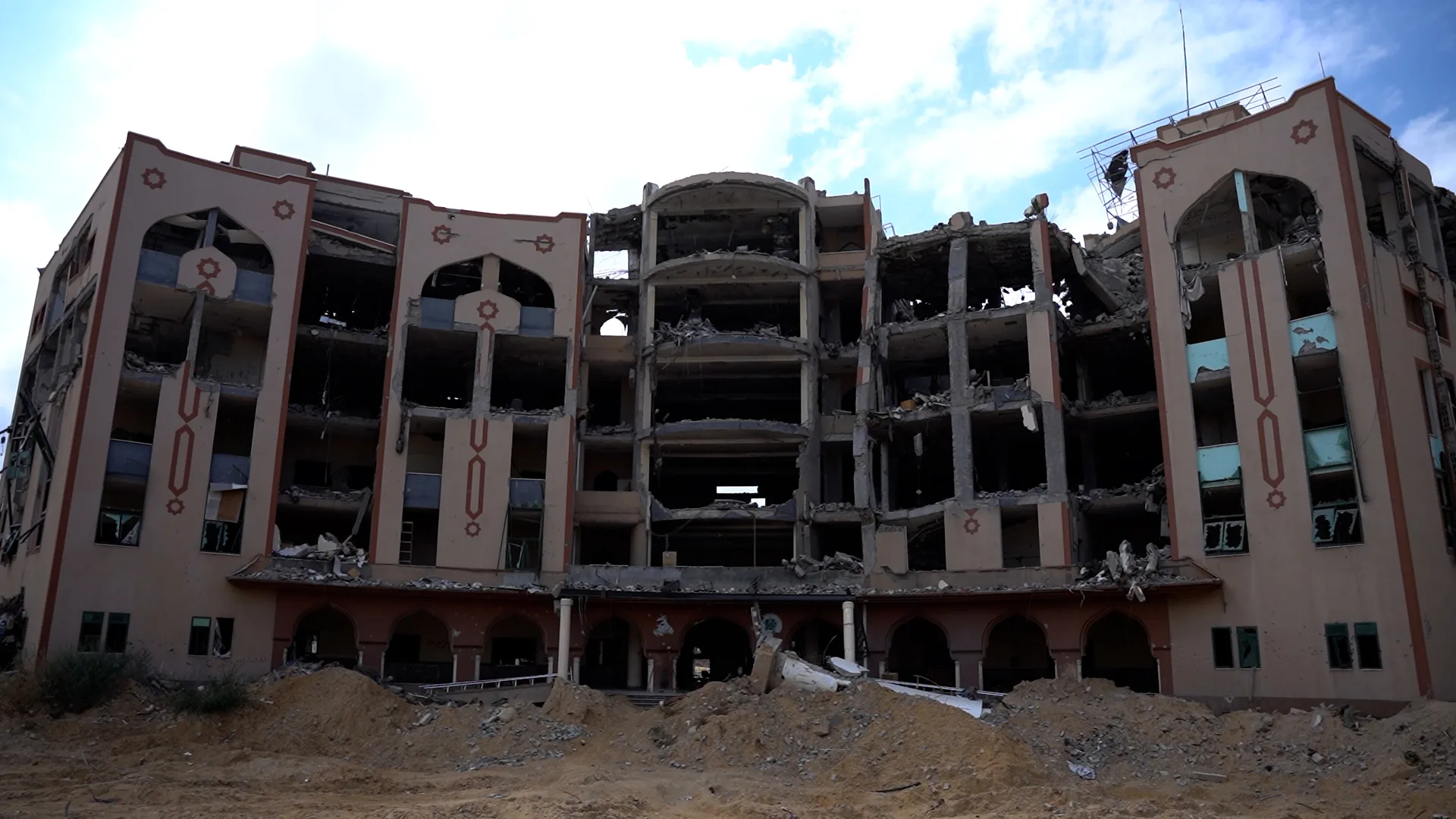 كيف تصارع جامعات غزة للبقاء؟ 27 نون بوست