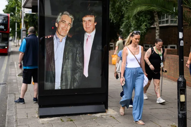 جمعت ترامب وإبستين علاقات اجتماعية وثيقة منذ سنوات طويلة