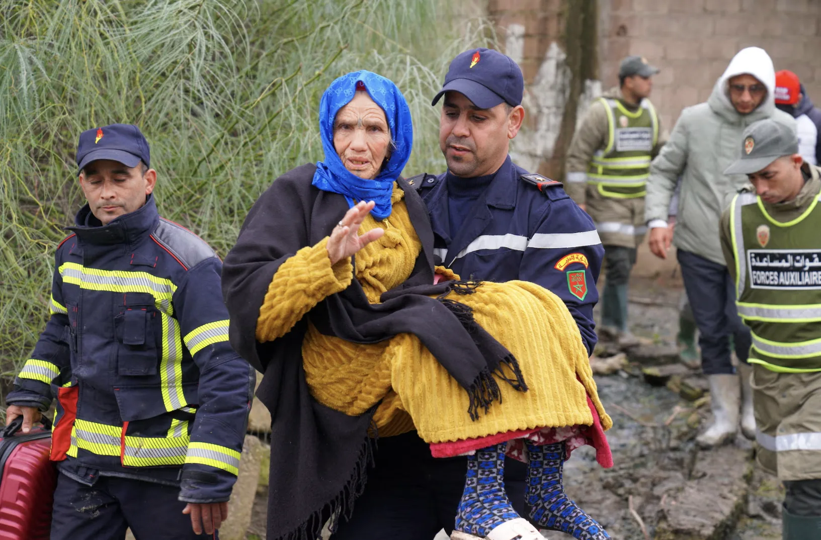 شاركت وحدات من الجيش والدرك والسلطات المحلية في عمليات الإجلاء