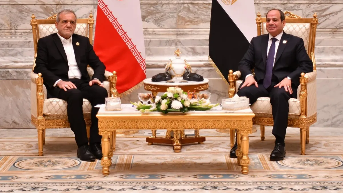 سفراء على الأبواب؟.. 90 عامًا من الشد والجذب بين مصر وإيران 25 التقى السيسي الرئيس الإيراني الحالي مسعود يزشكيان نهاية العام 2024 في أول زيارة له إلى مصر