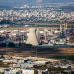 برج التبريد في مصفاة النفط في حيفا، 31 يوليو 2022