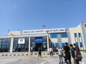 تحكم الحوثيين بأجواء اليمن: منع طائرة المخا يكشف أزمة سيادة وسوء إدارة