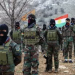 مقاتلون من حزب حرية كردستان يشاركون في دورة تدريبية على مشارف أربيل في 12 فبراير/شباط 2026 (رويترز)