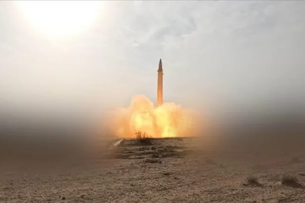 ورقة طهران الأخيرة.. دلالات الدفع بالحوثيين إلى ساحة الحرب في هذا التوقيت