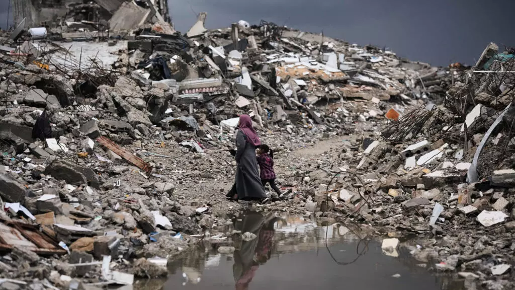 من حلم الوظيفة إلى معركة البقاء: شباب غزة في مواجهة اقتصاد الحرب 27 نون بوست