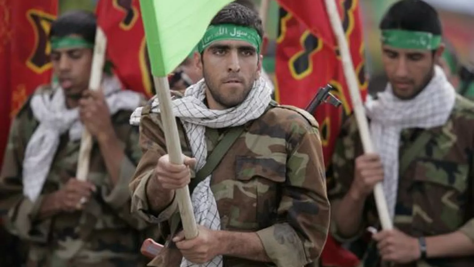 جيشان وأجهزة أمنية متعددة: كيف تحمي إيران نظامها؟ 28 نون بوست