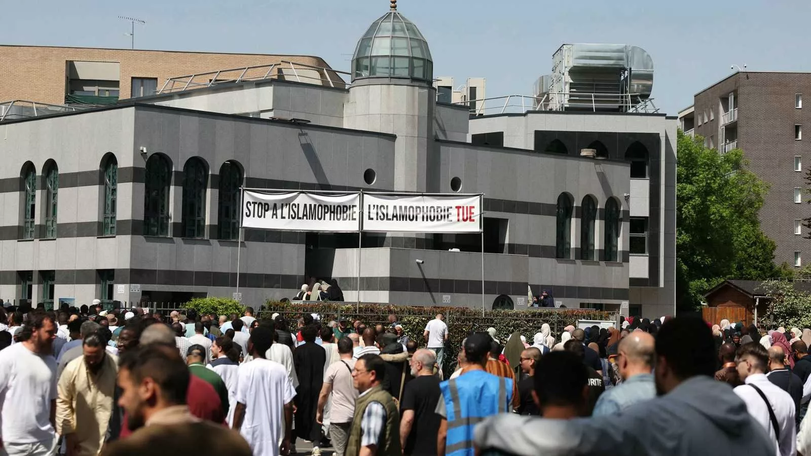 Controversial Poll on French Muslims Sparks Outcry: Statistics or Electoral Strategy? 28 نون بوست