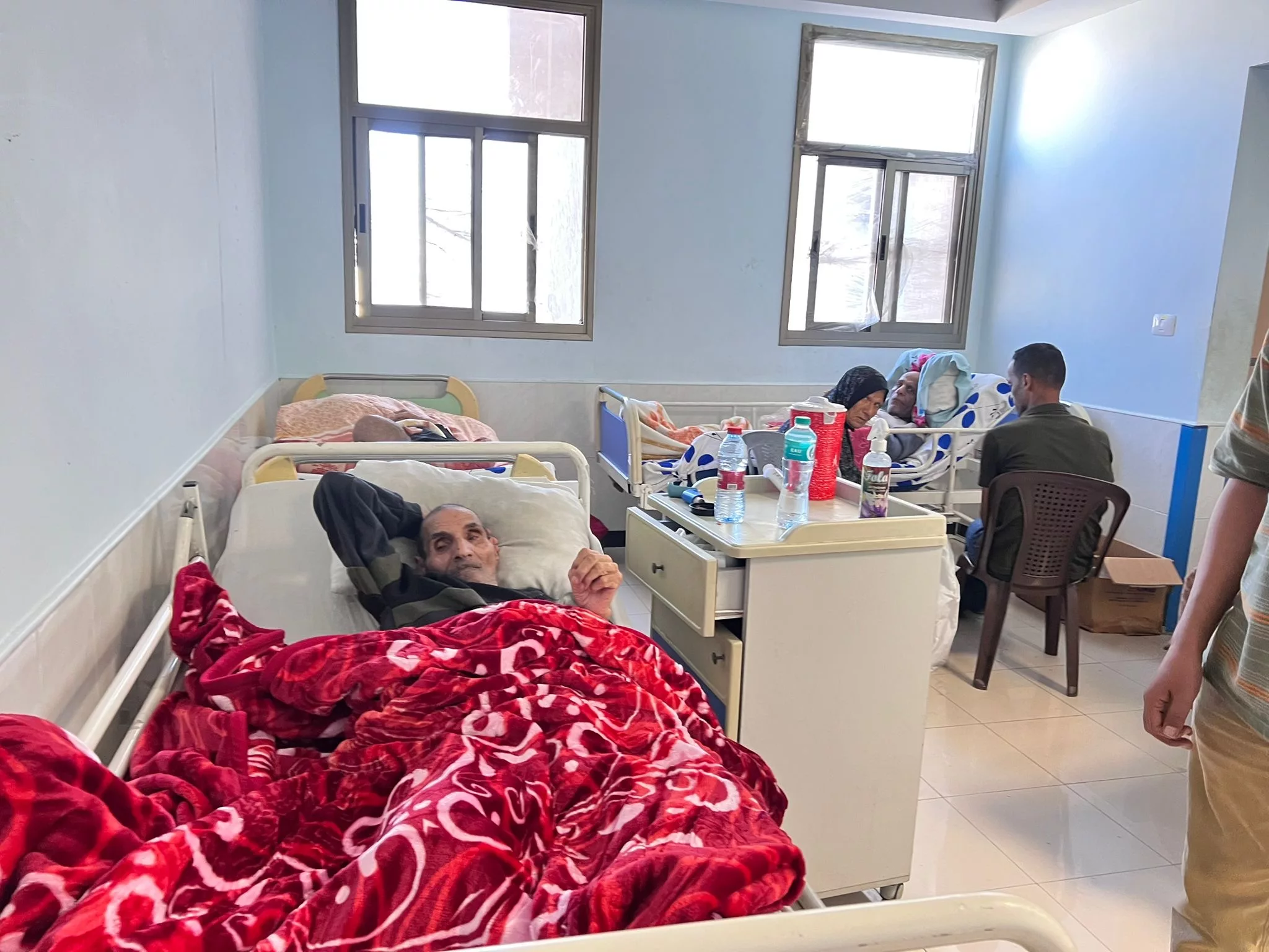 Amid the Rubble and Tents: Gaza’s Elderly Trapped in a Relentless Tragedy 46 نون بوست