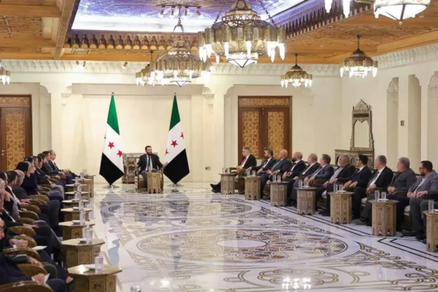 جدل التعيينات في سوريا: قرار الحكومة وغياب المجتمع