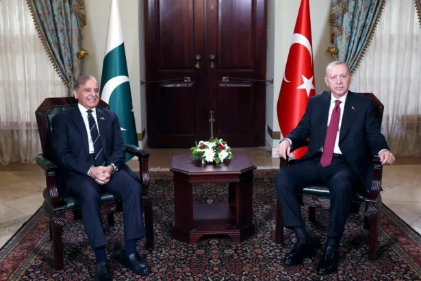 من القاهرة إلى أنقرة إلى إسلام آباد.. الوساطة التي قد توقف حرب الطاقة