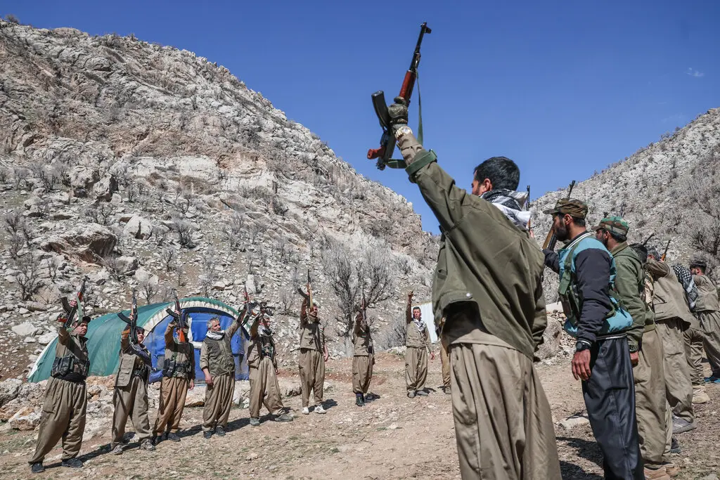 كيف أوهم الموساد نتنياهو بإمكانية إشعال انتفاضة في إيران بعد اندلاع الحرب؟ 29 نون بوست