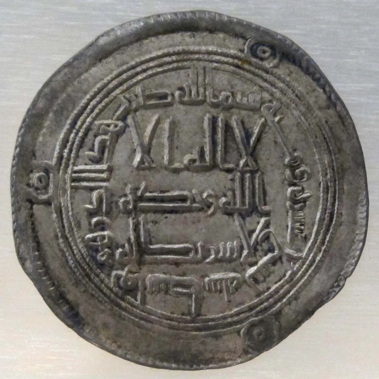 سكّ العملة ومشاريع الري: كيف أسّس الأمويون اقتصادًا مزدهرًا؟ 27 نون بوست