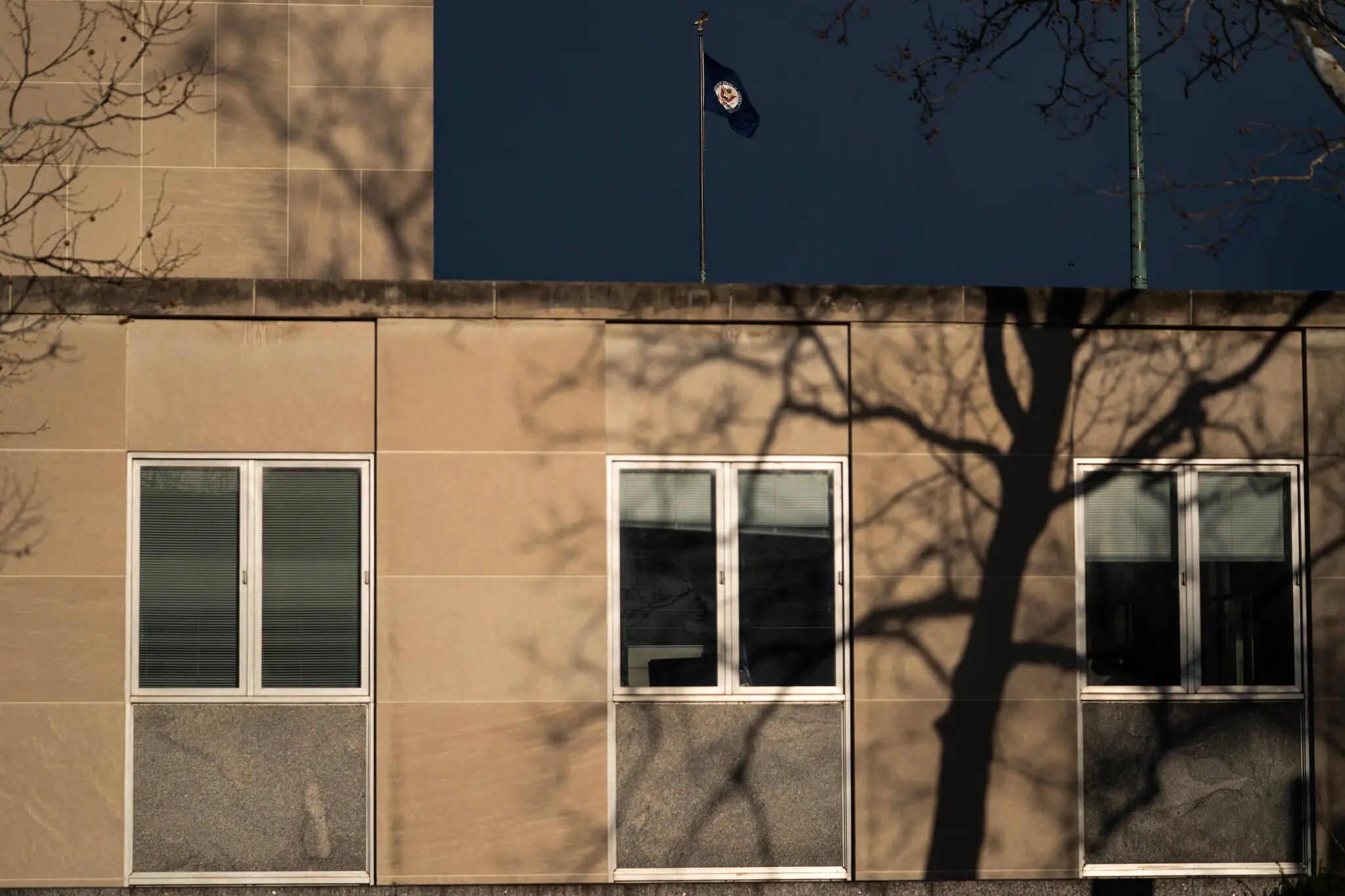 كيف أقنعت أمريكا الكاميرون بقبول صفقة سريّة لترحيل لاجئين إليها؟ 30 نون بوست