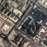 صور أقمار صناعية تظهر حجم الأضرار الناجمة عن الهجوم على مصفاة نفط في رأس تنورة