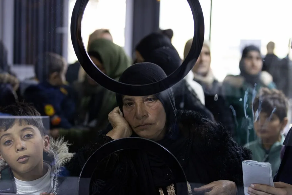 على الحدود السورية-اللبنانية: عودة اللاجئين تُوقظ رغبة الانتقام من حزب الله 26 نون بوست