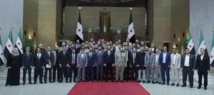 امرأة واحدة فقط.. لماذا غاب الحضور النسائي عن لقاء الشرع بالإعلاميين؟