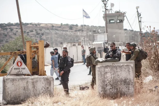 “Like a Knife in the Heart of the Village”: Testimonies from the West Bank Riven by Gates and Checkpoints