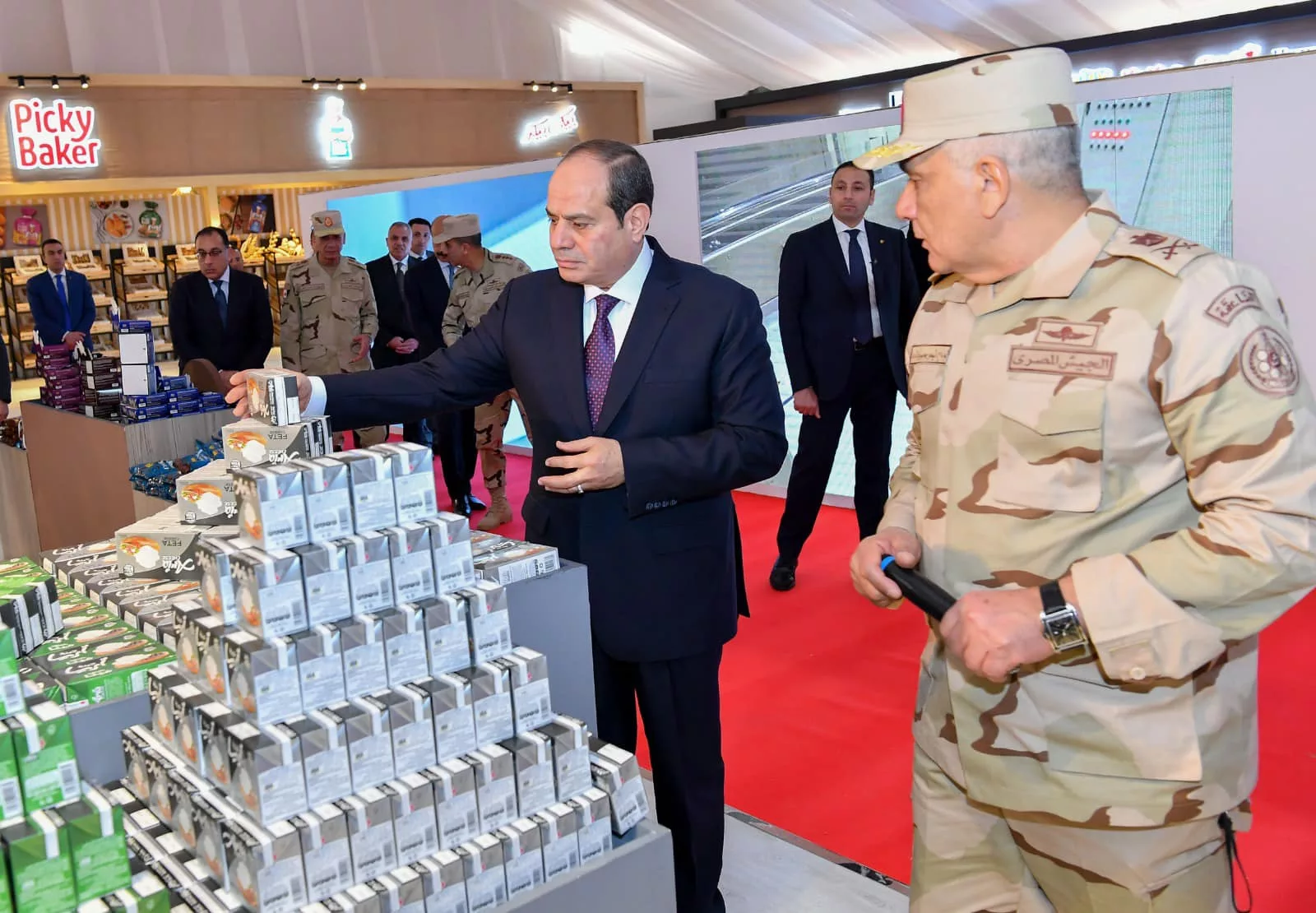 A Bottomless Fall: How El-sisi Perpetually Reproduces Egypt's Economic Crisis 48 نون بوست