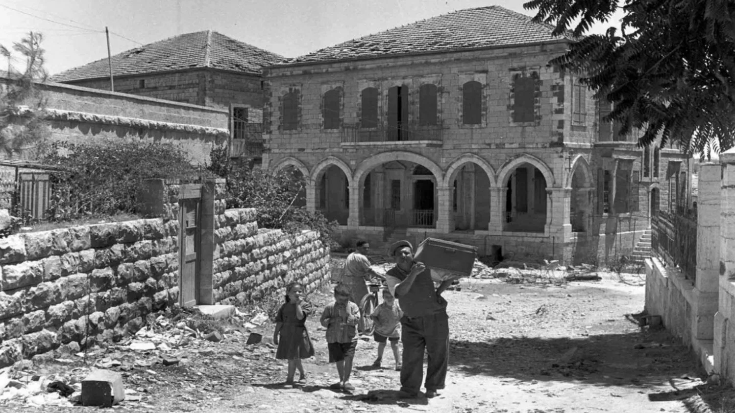 On the Threshold of the Nakba: The Carried Memory in the Moment of Expulsion 45 نون بوست
