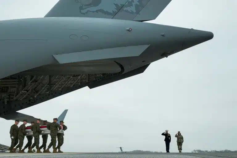 بنك أهداف مُلغم.. ماذا يعني إرسال قوات المارينز لإيران؟