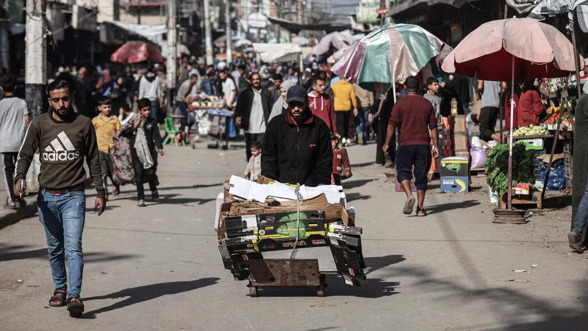من حلم الوظيفة إلى معركة البقاء: شباب غزة في مواجهة اقتصاد الحرب 26 نون بوست