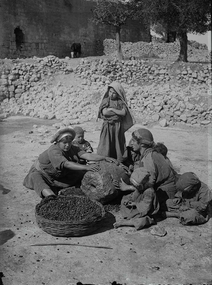 Palestinian Motherhood Before Zionism 40 نون بوست