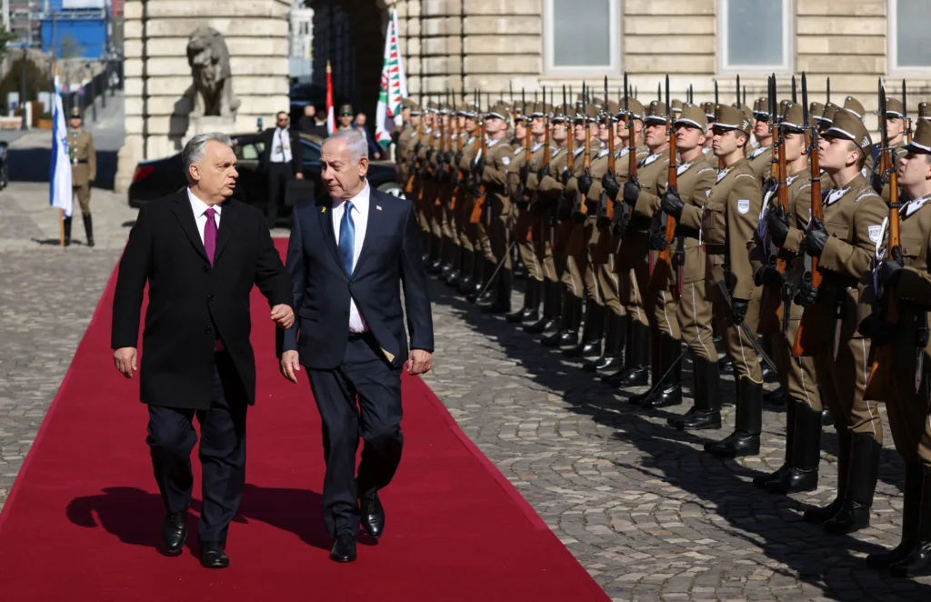 سقوط رجل ترامب ونتنياهو وبوتين في أوروبا.. ماذا تعني هزيمة أوربان؟ 26 نون بوست