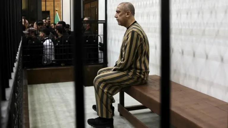 “جزار التضامن” وعاطف نجيب في قبضة العدالة: هل يشهد الضحايا خاتمة أحزانهم؟