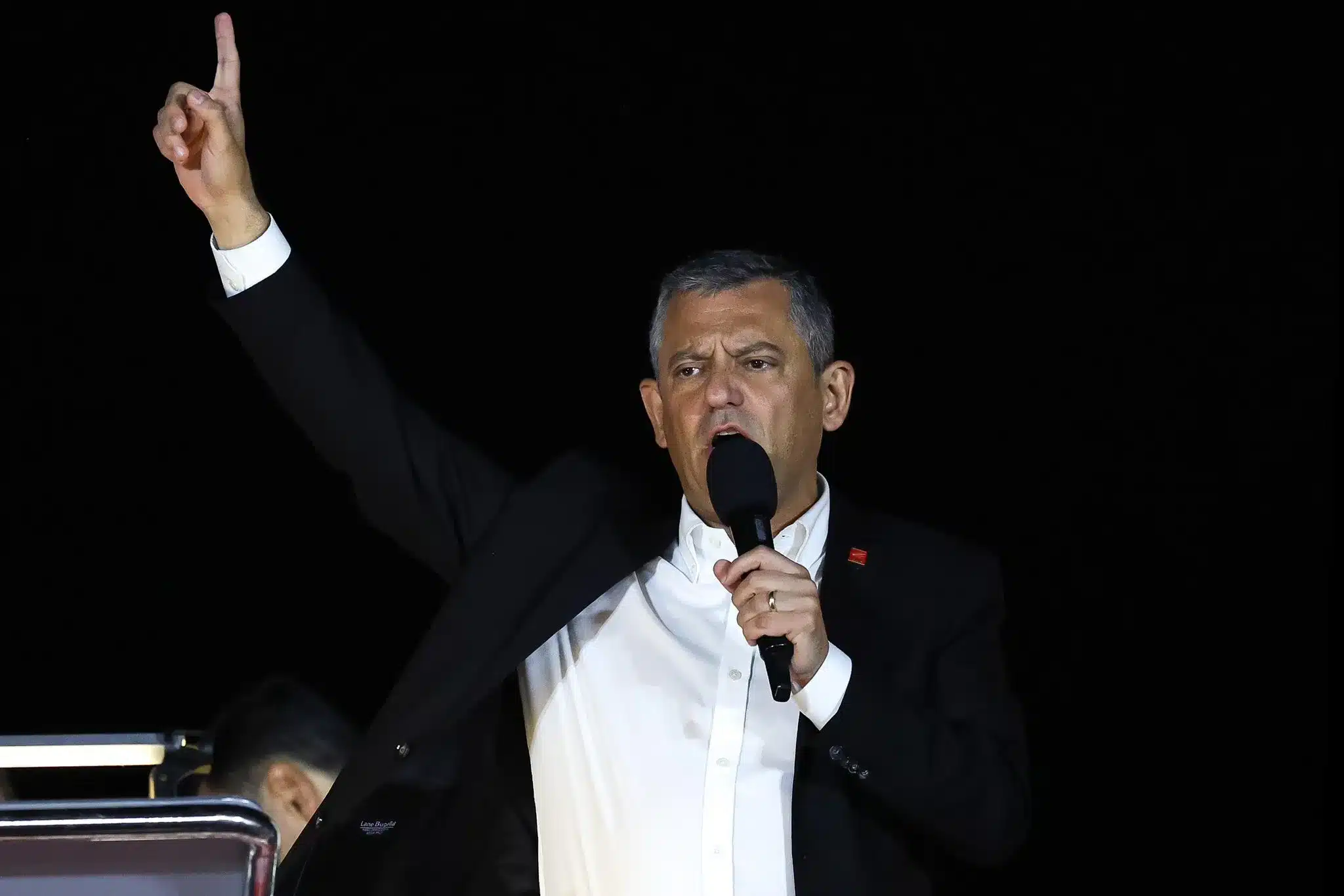 أوزال يفتح معركة الدستور: المعارضة التركية تواصل الدفع باتجاه انتخابات مبكرة 26 نون بوست