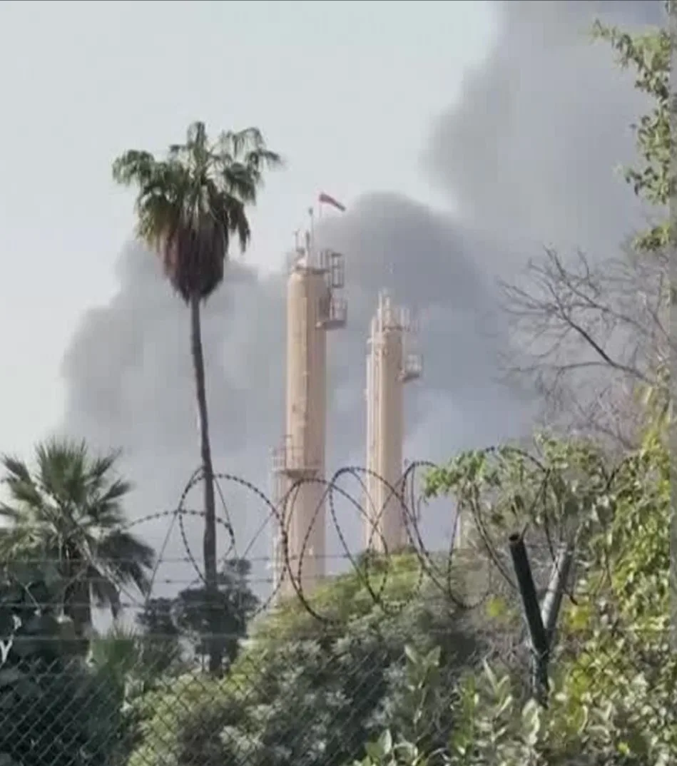 مليارات تحت القصف.. كيف يدفع عمالقة التكنولوجيا ثمن الحرب؟ 26 لقطة تظهر تعرض مركز خدمات أمازون السحابية (AWS) في الإمارات لهجوم من بطائرات مسيرة إيرانية