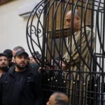 "كأننا نستعيد شيئًا من حقنا".. ماذا تعني محاكمة عاطف نجيب للسوريين؟