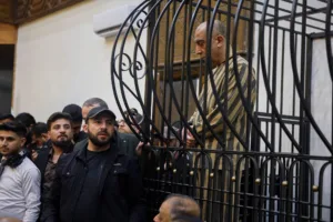“كأننا نستعيد شيئًا من حقنا”.. ماذا تعني محاكمة عاطف نجيب للسوريين؟