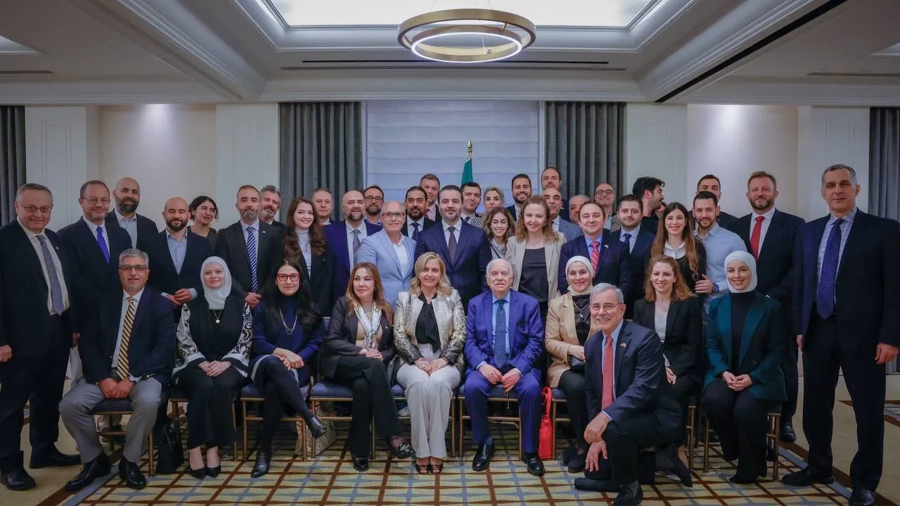 ما الذي يشعل الخلافات داخل اللوبي السوري في أمريكا؟ 26 نون بوست