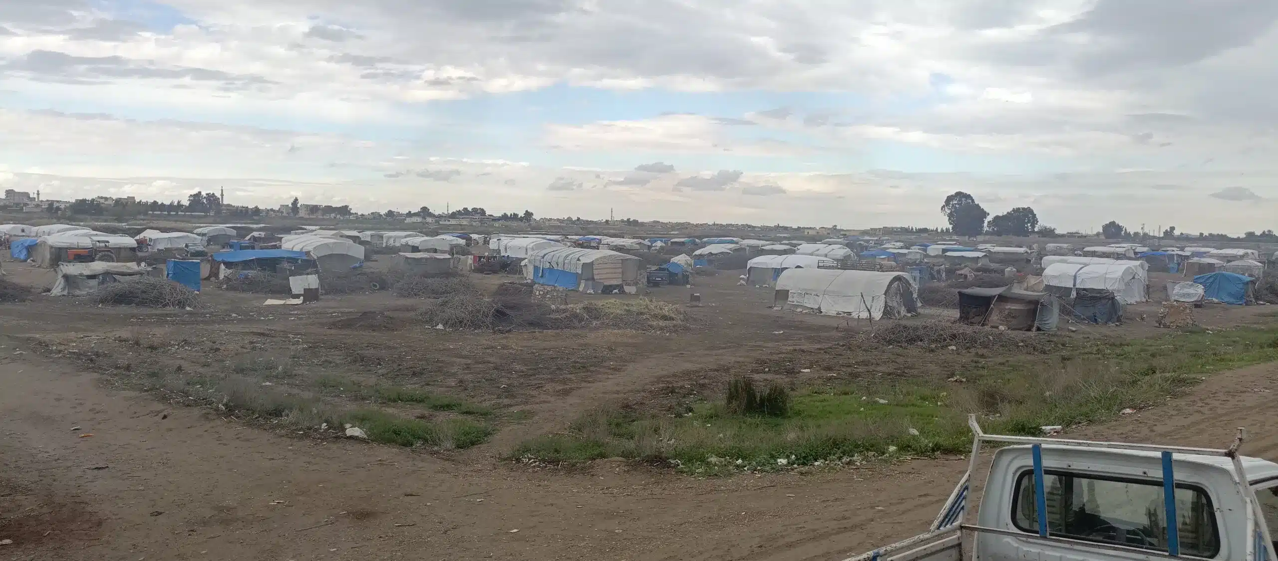 النازحون في الرقة.. حياة قاسية داخل مخيمات تفتقر لأبسط مقومات العيش 27 نون بوست