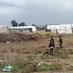 النازحون في الرقة.. حياة قاسية داخل مخيمات تفتقر لأبسط مقومات العيش