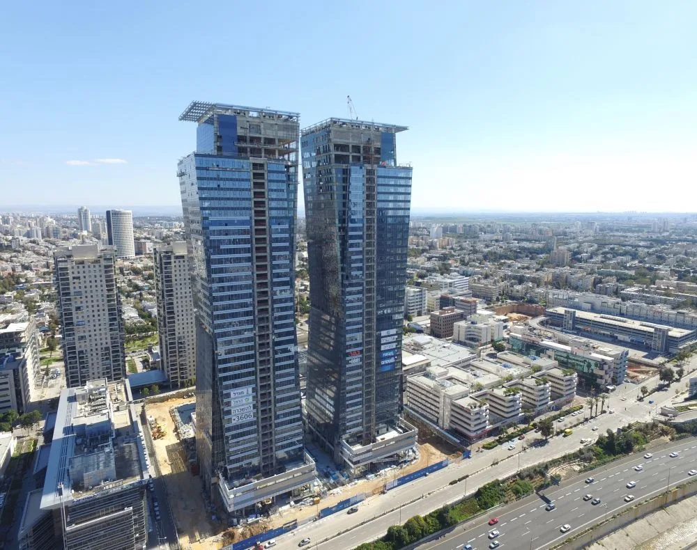 ما حجم التغلغل الإسرائيلي في "لينكد إن"؟ 27 أبراج ألون في "تل أبيب" التي استأجرت لينكد فيها طابقا كاملا