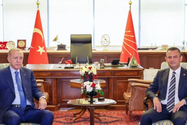 أوزال يفتح معركة الدستور: المعارضة التركية تواصل الدفع باتجاه انتخابات مبكرة