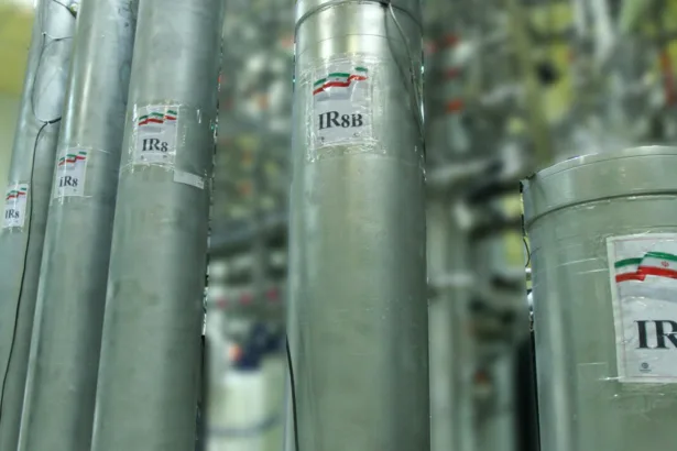 مصير اليورانيوم المخصب.. القنبلة المؤجلة في المفاوضات الأمريكية الإيرانية