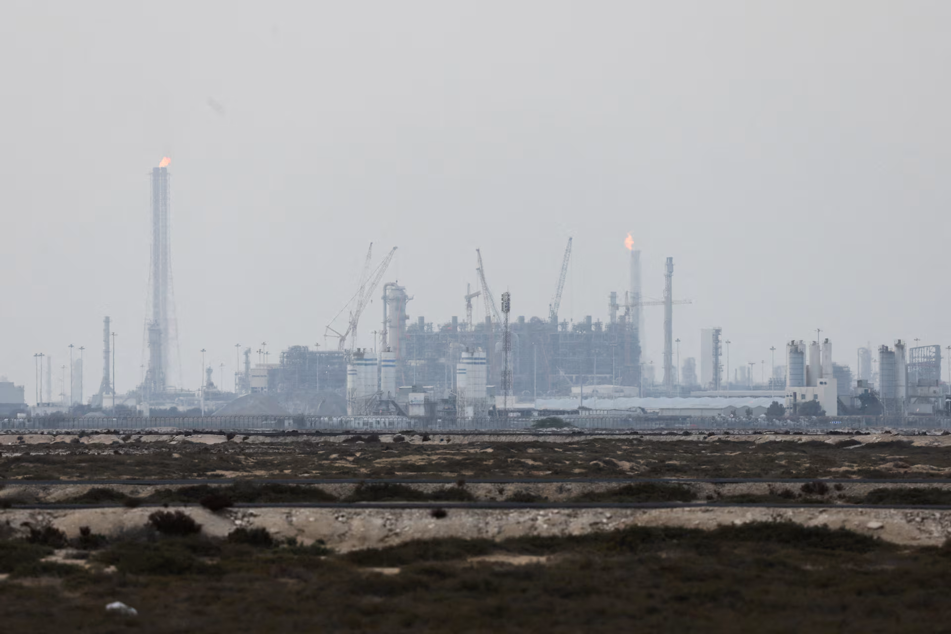 Qatari Gas Evaporates in Hormuz… How Helium Is Choking the Tech Industry