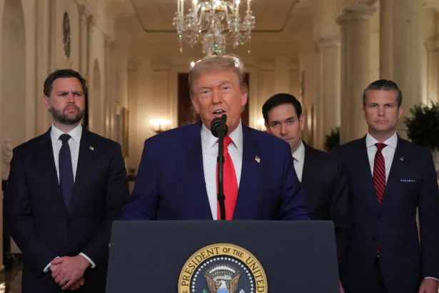 اللعب في الظلام: كيف تشكّل قرار الحرب على إيران؟