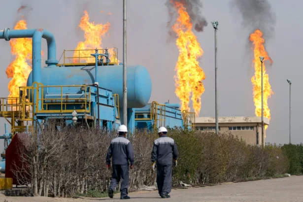 مفارقة العراق المستمرة.. اقتصاد هش فوق بحر من النفط