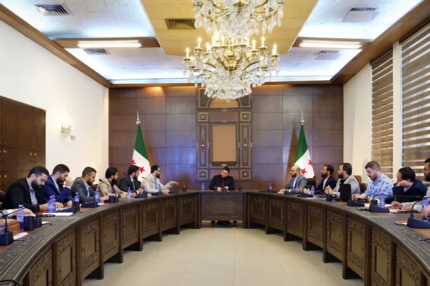 ما أبعاد حلّ الأمانة العامة للشؤون السياسية في سوريا؟