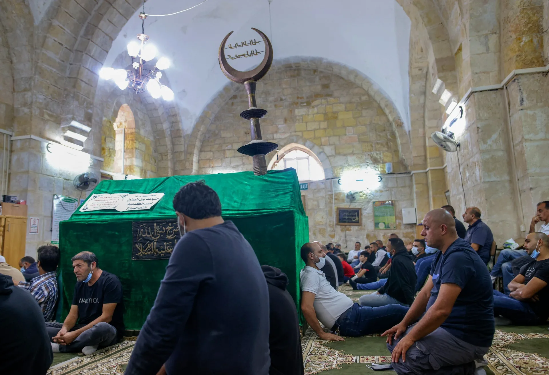 إسرائيل تبسط سيطرتها على مسجد "النبي صموئيل" وتنزع صلاحيات الأوقاف الإسلامية 26 نون بوست