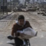"اقتادوه إلى جهة مجهولة".. عائلات سورية تفتش عن أبنائها في سجون الاحتلال