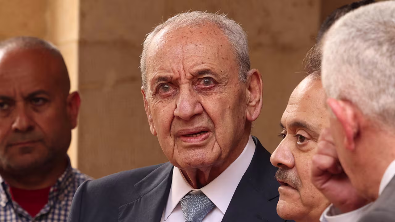 التفاوض مع "إسرائيل" يعيد سؤال مراكز القوة.. من يملك القرار في لبنان؟ 27 رئيس مجلس النواب نبيه بري يملك مفاتيح عديدة للتحكم بالمسار التفاوضي
